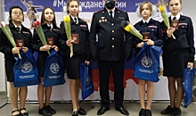 В Волгограде девушкам-кадетам в канун 8 Марта вручили паспорта