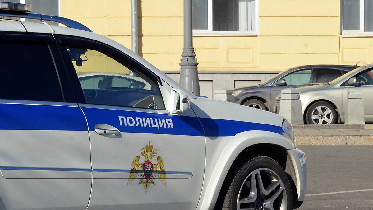Тело женщины с гематомами на лице обнаружили в Москве