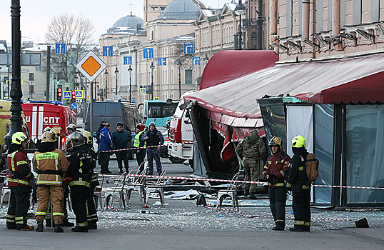 Взрыв в кафе Петербурга: один человек погиб, более 30 получили ранения