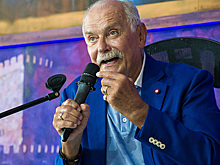 Путин присвоил Михалкову звание Героя Труда на 75-летие