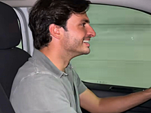 Сайнс и Леклер возвращались из Баку с приключениями