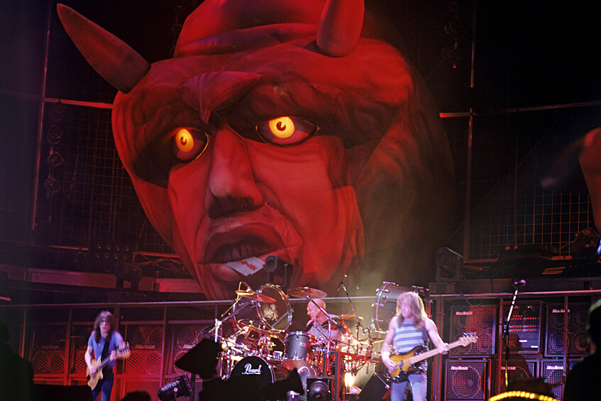 Группа «АС/DC» во время выступления на фестивале «Монстры рока» в Тушино, 28 сентября 1991 года