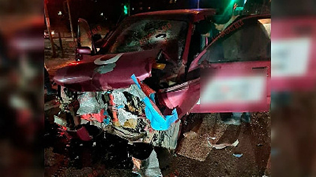 В Благовещенске произошла авария с участием такси, есть пострадавшие