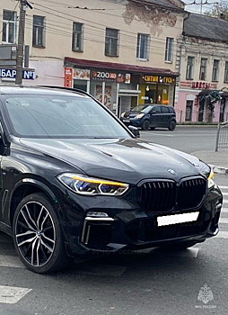 В Калуге под колеса BMW X5 попала 72-летняя женщина