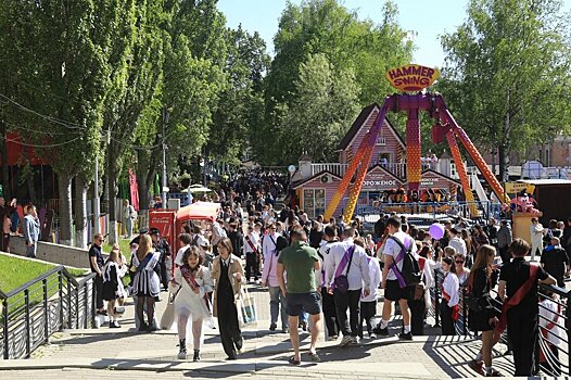 Выпускница ижевской гимназии №83 получила премию от корреспондента «RT»