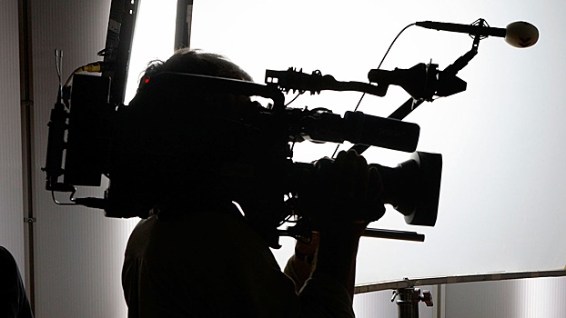 На украинском канале ведущие отказались говорить на русском языке с грузинским политологом