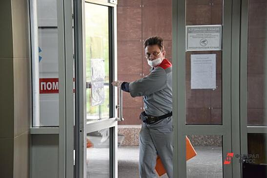 Можно ли отличить коронавирусный насморк от ОРВИ: ответ врача