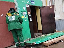 Бетонная перегородка подъезда жилого дома обрушилась в Уфе
