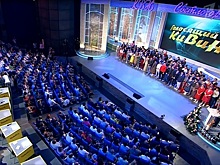 "Янтарь я уже купил, что ещё делать?": о чём шутили на "Голосящем КиВиНе" в Светлогорске