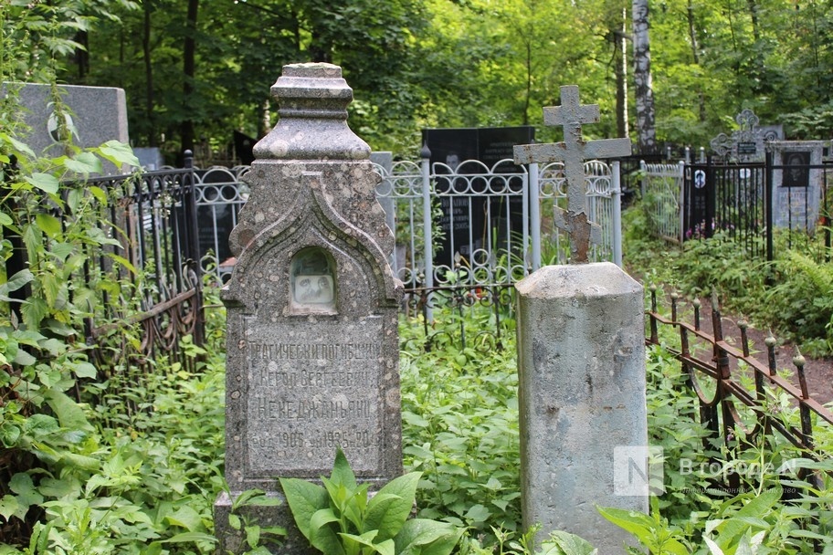 Старинное надгробие нашли на берегу Оки в Нижнем Новгороде