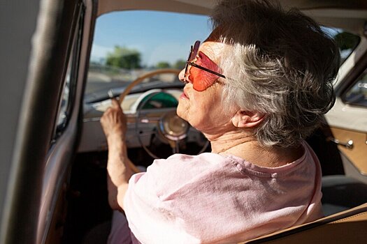 Эксперт назвал предельный возраст для вождения автомобиля