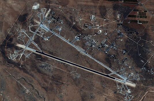 Два истребителя поднялись с  атакованного США сирийского аэродрома