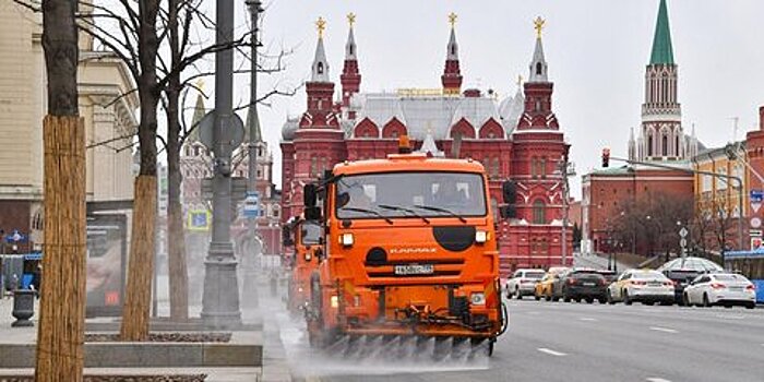 Коммунальные службы Москвы продолжают работать в режиме повышенной готовности
