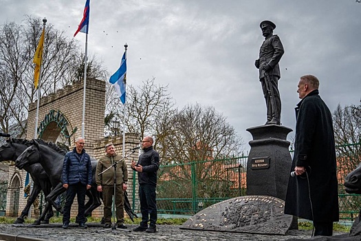 Под Херсоном установили памятник первооткрывателю города Хара-Хото Петру Козлову