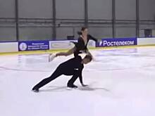 14-летняя российская фигуристка упала с поддержки и ударилась головой об лед