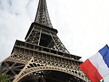 Эйфелеву башню эвакуировали из-за пожара