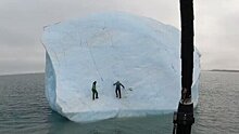 Айсберг рухнул на покорявших его альпинистов