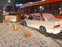 Автобус и две легковушки столкнулись на проспекте Гагарина в Нижнем Новгороде