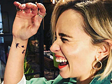 «Мать драконов» посвятила татуировку сериалу