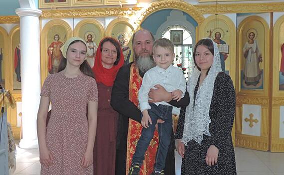 «Малая церковь» курского священнослужителя Константина Лазарева