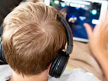 Врачи рассказали, как не дать ребенку испортить зрение