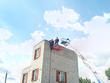 Курские спасатели провели занятия по эвакуации людей из высотных зданий