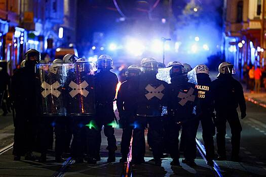 В Германии несколько полицейских получили ранения во время протестов