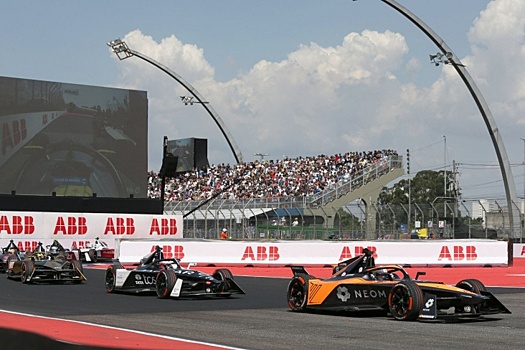 Берд выиграл гонку Формулы-Е в Сан-Паулу за счет обгона по внешней траектории