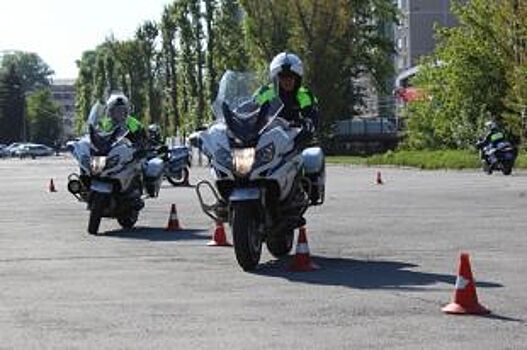 Челябинские полицейские устроили экстрим на мотоциклах