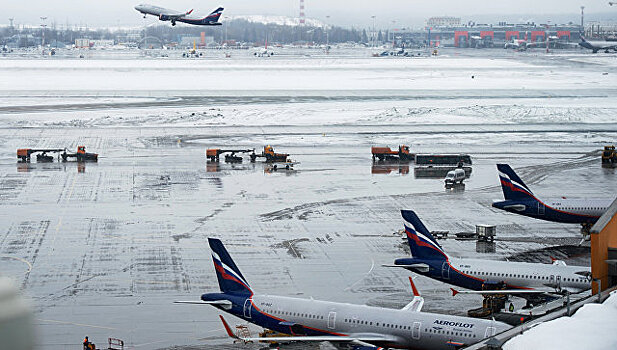 Самолет из Москвы совершил экстренную посадку