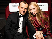 Жена Юры Борисова показала редкие кадры с дочерьми на балу в Доме союзов