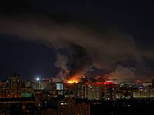 Пылающее после удара место производства дронов ВСУ попало на видео