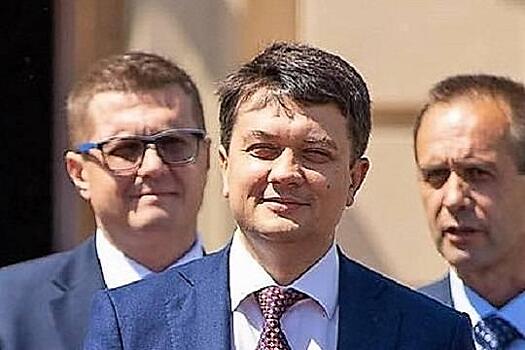 Пауки в стеклянной банке - У спикера Рады Разумкова и главы президентской администрации Ермака, оказывается, война!