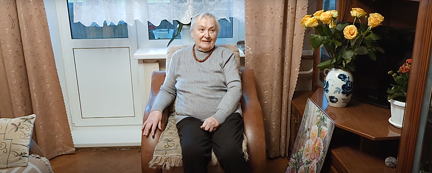 Наталья Тимошина поздравила с 90-летием красногорку Валентину Чагину
