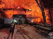 На Камчатке загорелось двухэтажное деревянное кафе