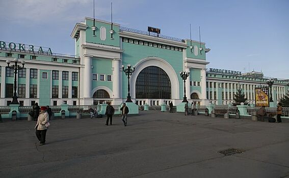 Мать с тремя детьми жила на вокзале Новосибирск-Главный