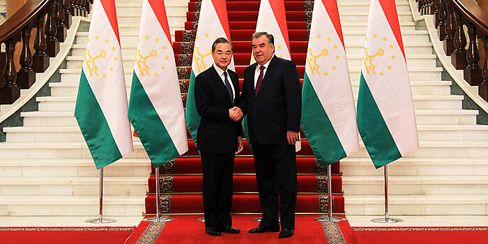 Президент Таджикистана Эмомали Рахмон встретился с Ван И