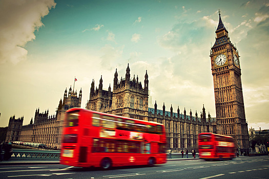 На дороге к Brexit у Мэй возникли препятствия из-за Корбина и ЕК