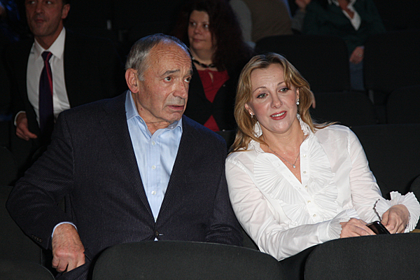 Жалаңаш қыздардың әдемі суреттері