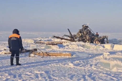 Специалисты подняли со дна Онежского озера в Карелии упавший вертолет Ми-8