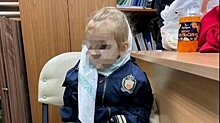 В Терновке нашли оставленную во дворе 3-летнюю девочку