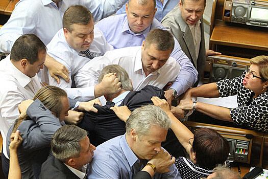 Депутаты подрались в здании Верховной рады