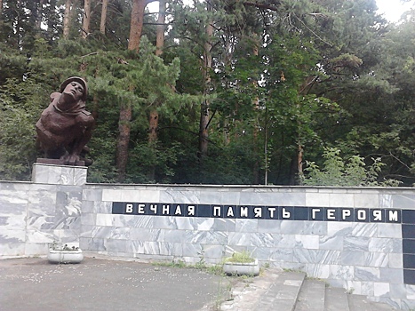 Итоги дня: реставрация воинского мемориала в Ижевске и ситуация на рынке труда Удмуртии