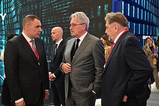 Юрий Зайцев подписал соглашение с Альфа-Банком на ПМЭФ-2025