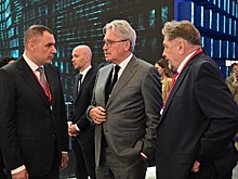 Юрий Зайцев подписал соглашение с Альфа-Банком на ПМЭФ-2025