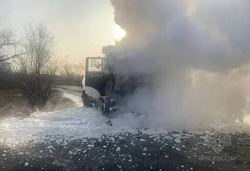 В Орске загорелся бензовоз
