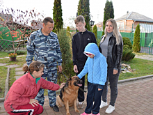 На Кубани правоохранители и общественники знакомят детей с кинологической службой полиции