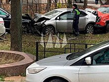 Бизнесмен на Maybach врезался в два припаркованных авто на Щукинской улице