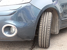 Эксперт объяснил, почему опасно парковать машину с вывернутыми колесами