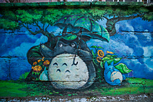На стене дома в Новосибирске нарисовали Тоторо из мультфильма Миядзаки